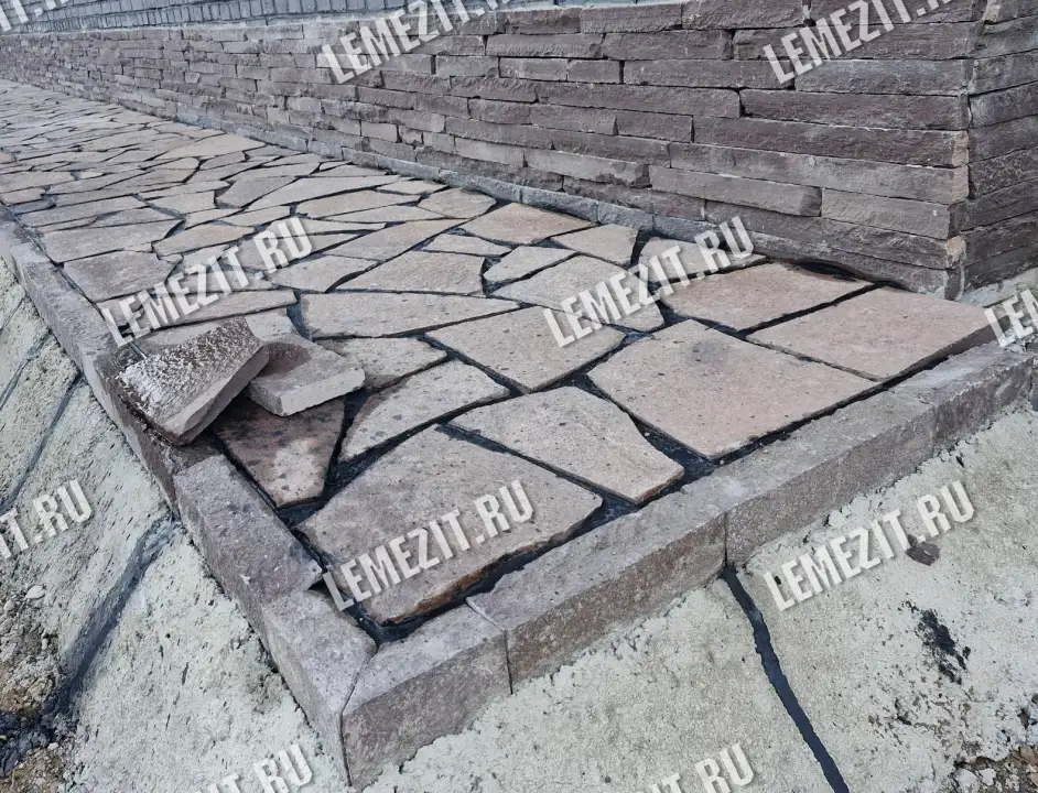 применение бордюра из камня лемезит с плитняком